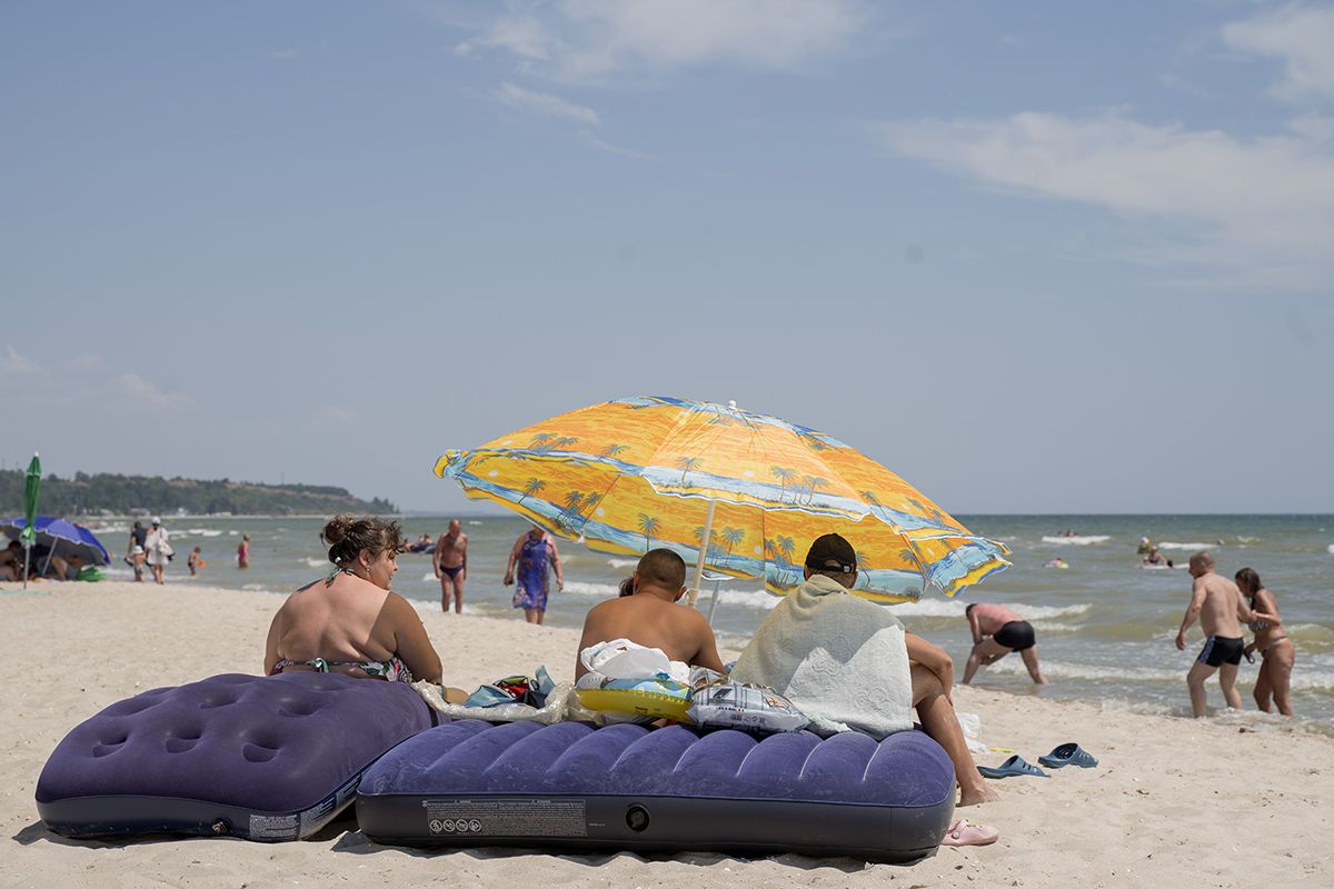 Urlauber am Asowschen Meer im von Russland besetzten ukrainischen Mariupol © Vot Tak