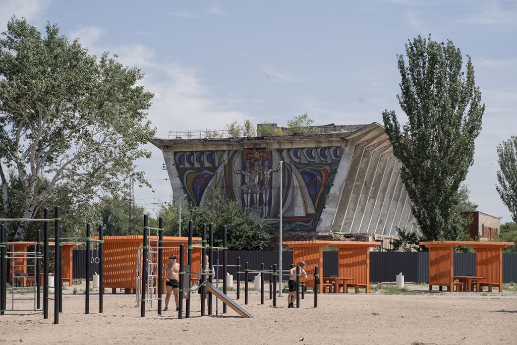 Sportplatz im von Russland besetzten ukrainischen Mariupol © Vot Tak