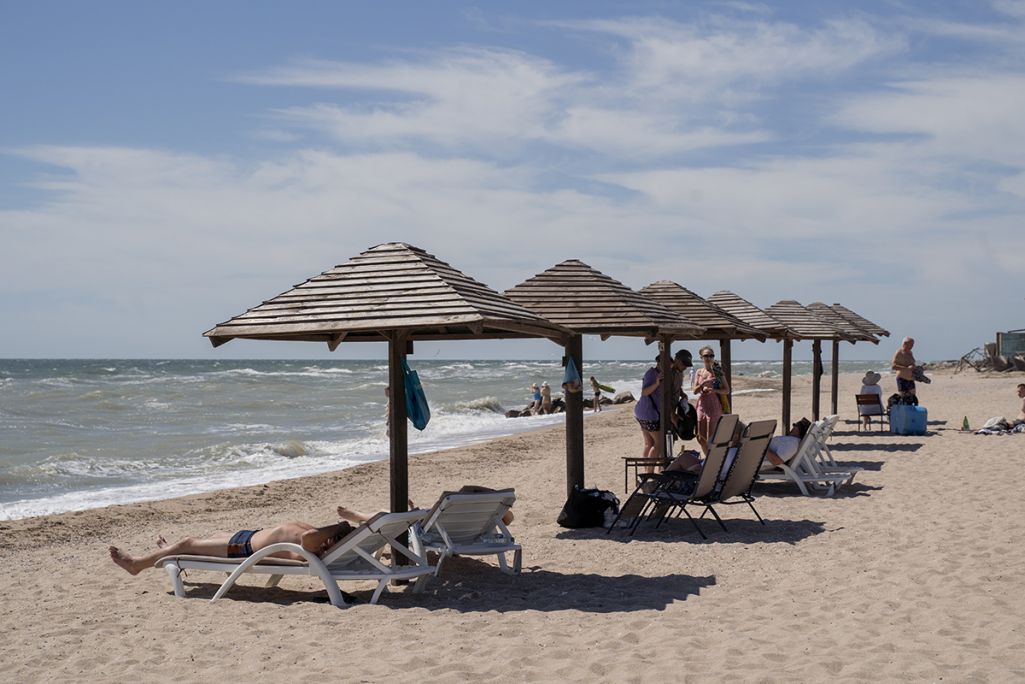 Urlauber am Strand der von Russland besetzten ukrainischen Stadt Berdjansk © Vot Tak