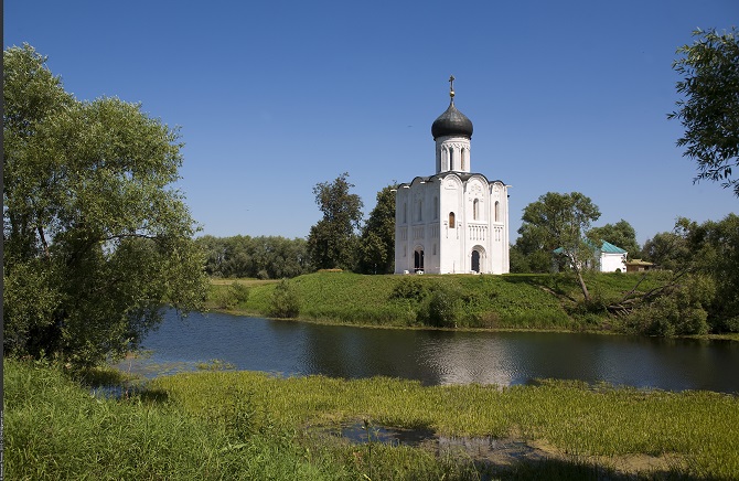 Die Mariä-Schutz-und-Fürbitte-Kirche an der Neri in Bogoljubowo ist weltbekannt / Foto © Nickolas Titkov unter CC BY-SA 2.0