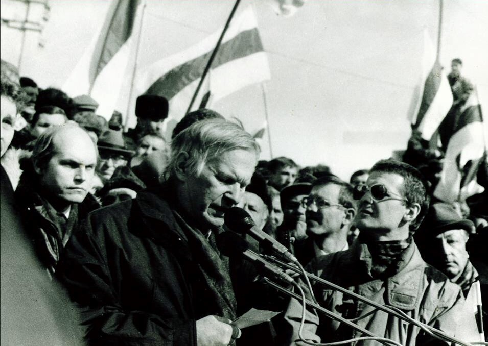 Василь Быков на демонстрации в Минске, 24 марта 1996 года / Фото © Георгий Лихтарович