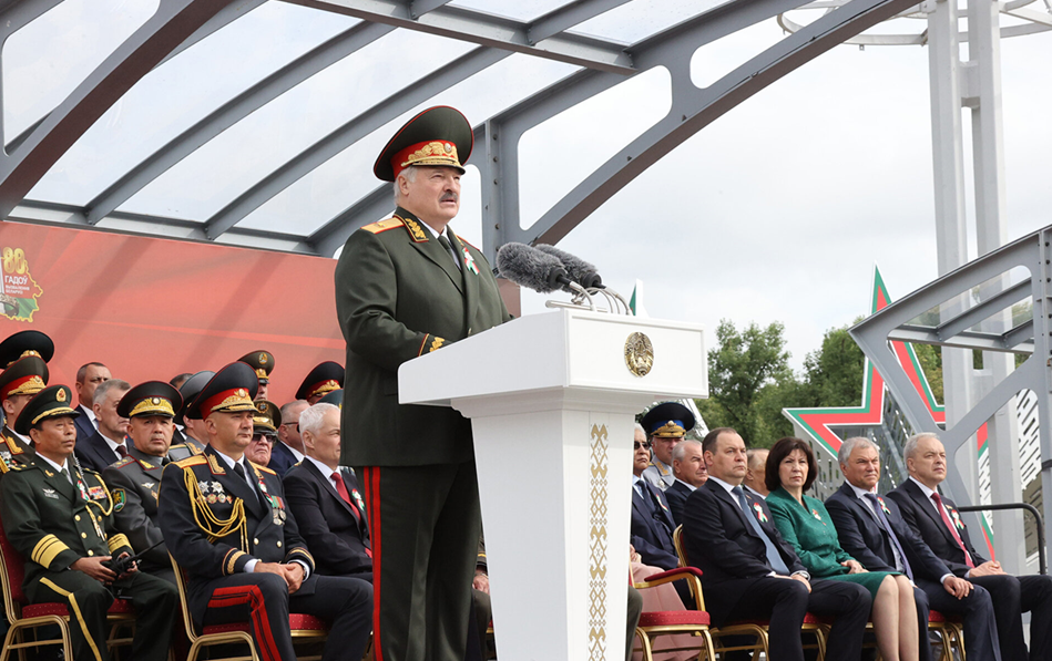 Aljaxandr Lukaschenka bei einer Militärparade im Juli 2024 in Minsk / Foto © president.gov.by