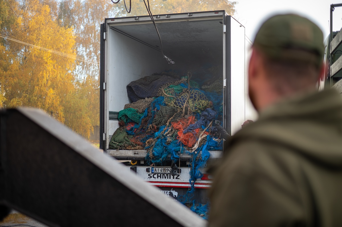 Ausgediente niederländische Fischernetze erreichen die Ukraine. Foto © Artem Derkatschow/Frontliner 