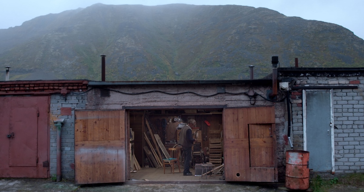 Werksstatt, Rückzugsort und Heiligtum: Das Garagenvolk hat seine Türen für die Dokumentarfilmerin Natalija Yefimkinas geöffnet / Foto © Axel Schneppat / Tamtam Film