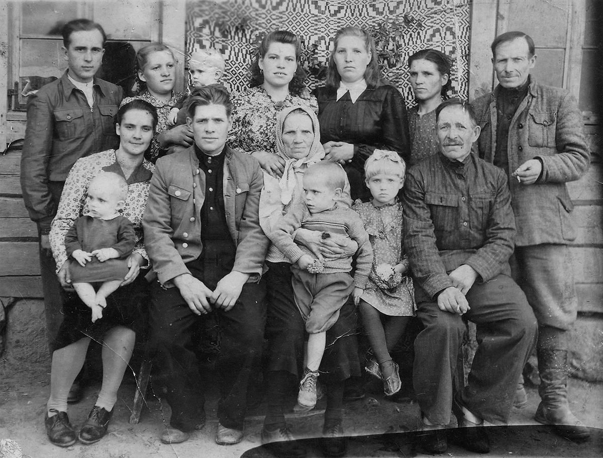 Um 1950. Privatarchiv Sjarhei Leskez. / Foto © VEHA-Archiv, Sammlung Najlepšy bok