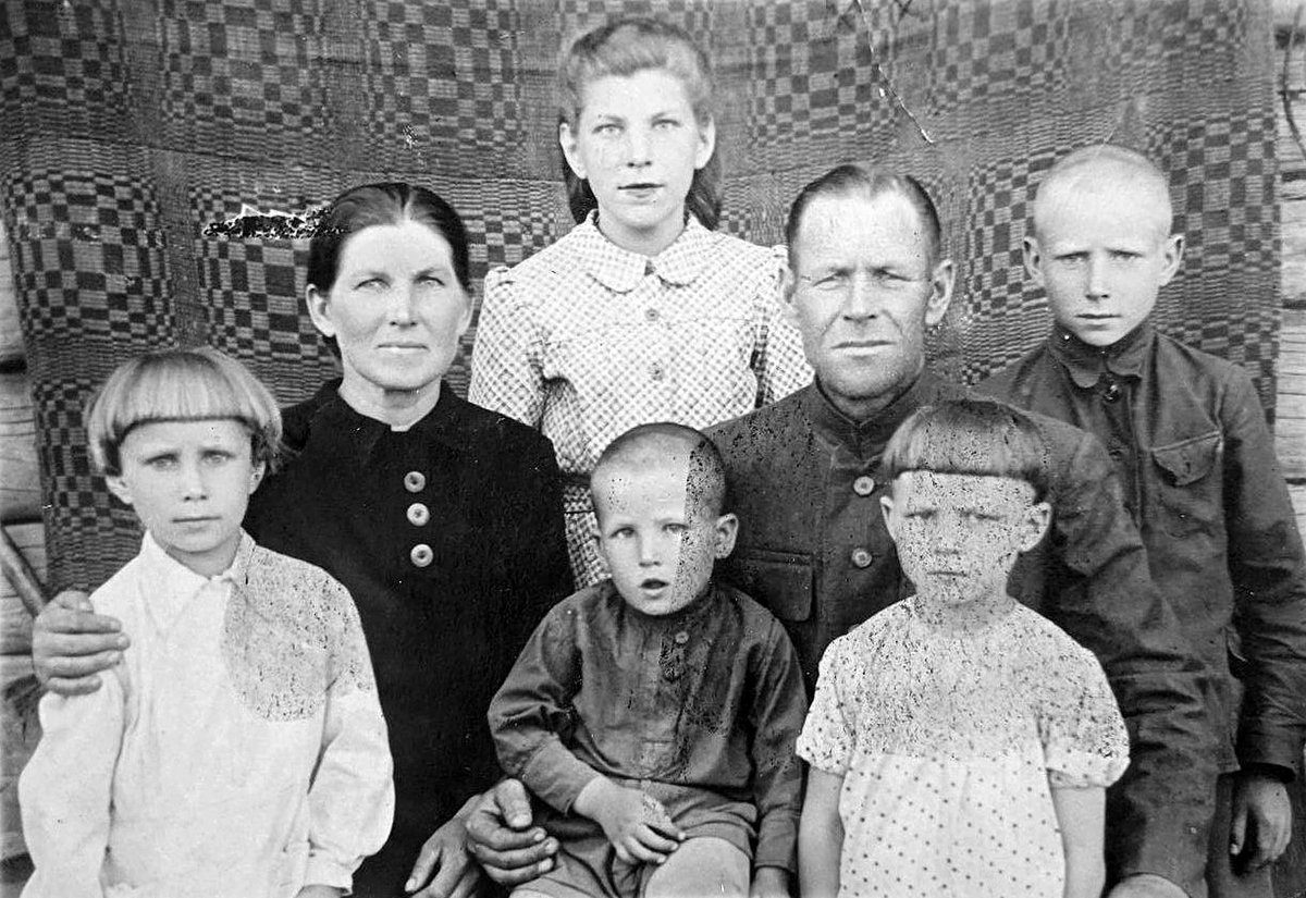 1940-1950, Dorf Lapki, Staubzouski Rajon, Minskaja Woblasz. Privatarchiv Swjatlana Kukel. / Foto © VEHA-Archiv, Sammlung Najlepšy bok