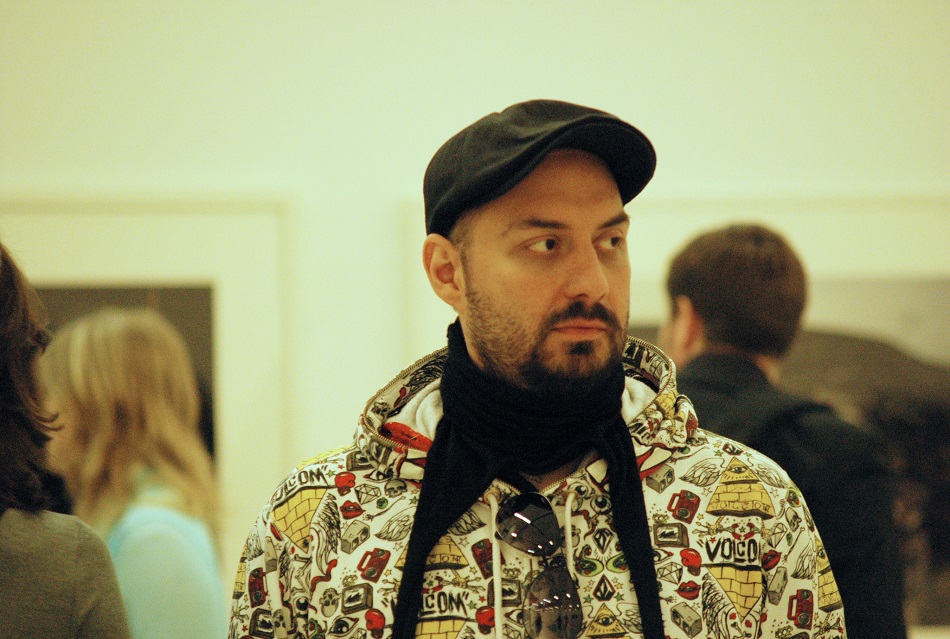Die Mütze ist sein Markenzeichen – Regisseur Kirill Serebrennikow / Foto © Sasha Kargaltsev/Flickr