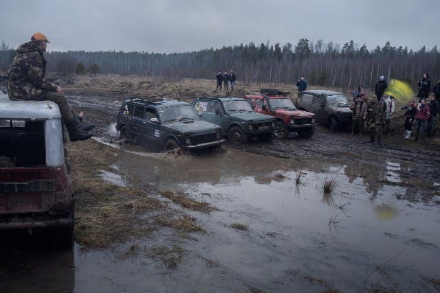 Der Ort wurde speziell für Leute ausgesucht, die meinen, russische Feldwege seien gut befahrbar und „easy“ / Fotos © Stanislaw Tschekmajew/Zapovednik