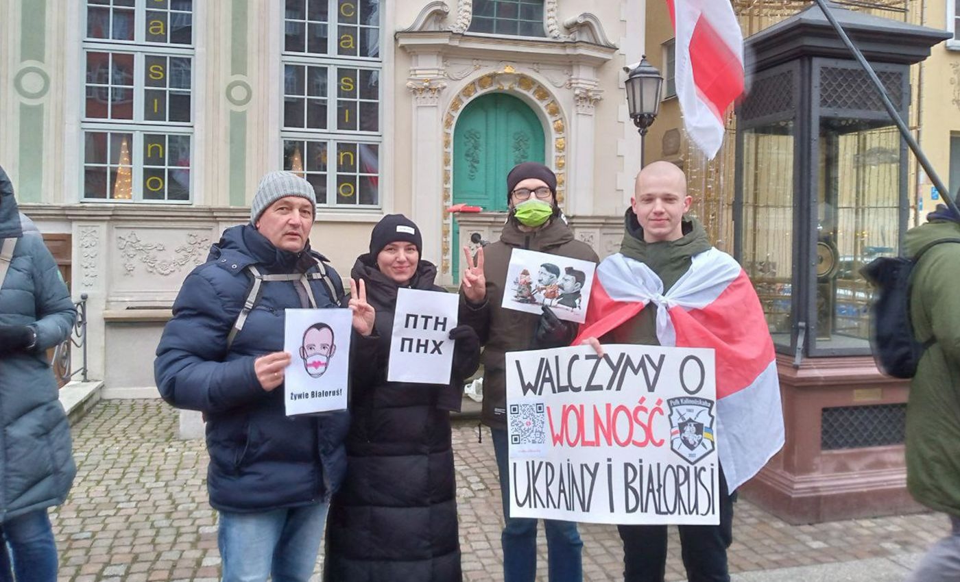 Alexander (links) und Natalja bei einer Kundgebung in Polen. / Foto © privat